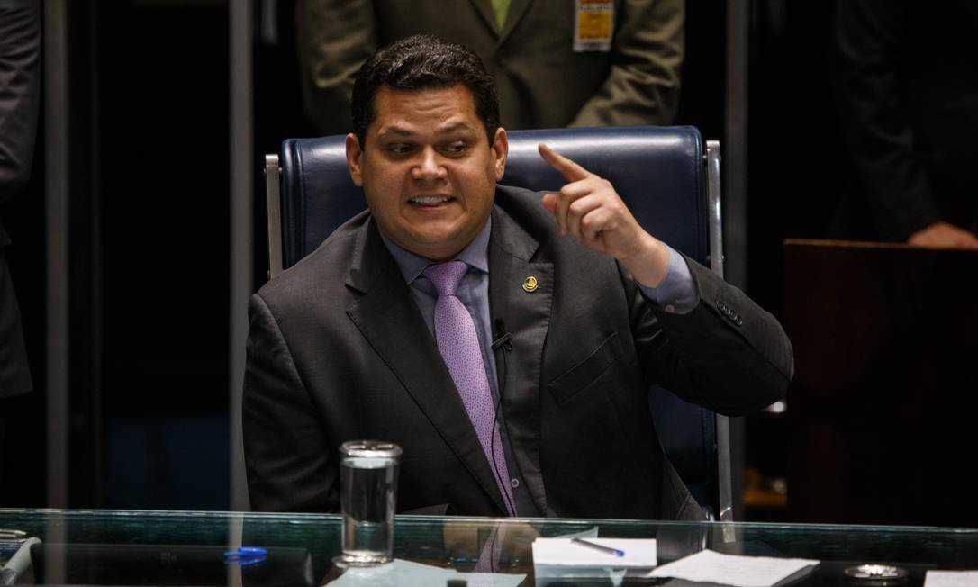 Previdência: Alcolumbre anuncia votação na CCJ nesta quarta de PEC sobre estados e municípios